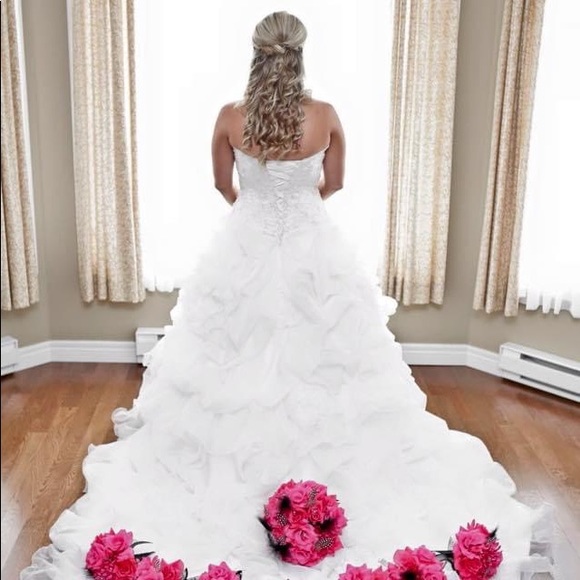 Wedding gown - Picture 2 of 3